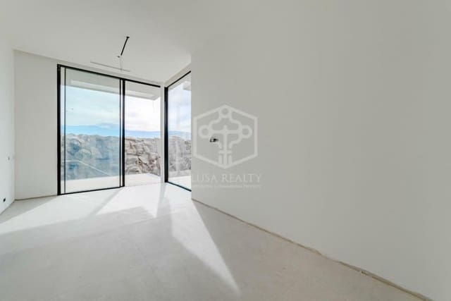 4 makuuhuone Huvila myytävänä paikassa Guía de Isora mukana uima-altaan 
autotalli - 6 900 000 € (Ref: 9673709)