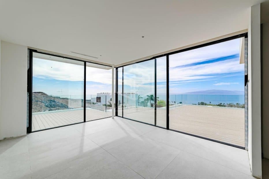 4 makuuhuone Huvila myytävänä paikassa Guia de Isora mukana uima-altaan 
autotalli - 6 900 000 € (Ref: 9673709)