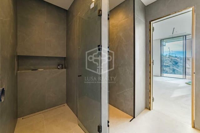 4 makuuhuone Huvila myytävänä paikassa Guía de Isora mukana uima-altaan 
autotalli - 6 900 000 € (Ref: 9673709)