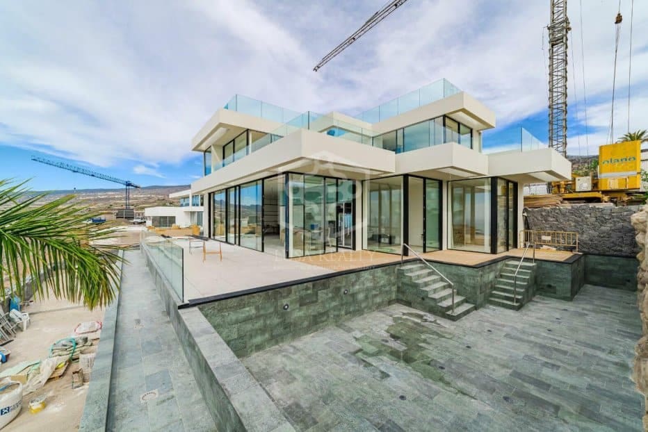 4 makuuhuone Huvila myytävänä paikassa Guia de Isora mukana uima-altaan 
autotalli - 6 900 000 € (Ref: 9673709)