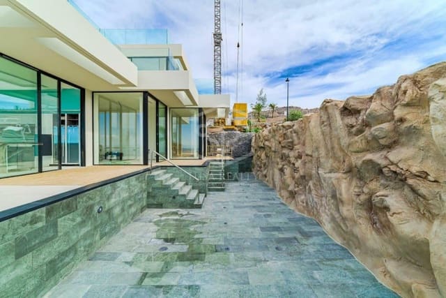 4 makuuhuone Huvila myytävänä paikassa Guía de Isora mukana uima-altaan 
autotalli - 6 900 000 € (Ref: 9673709)