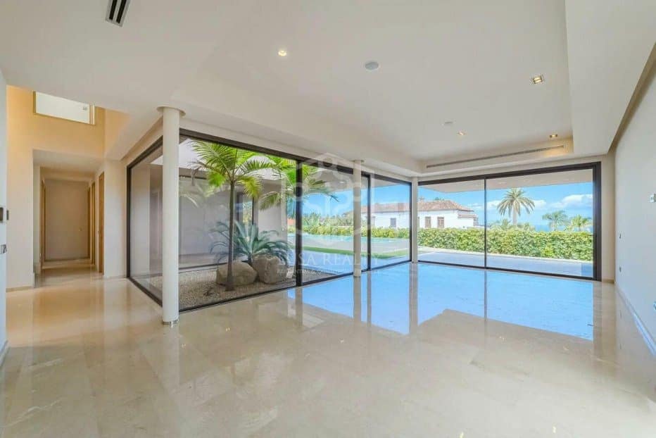 Chalet de 4 habitaciones en Puerto de la Cruz en venta con piscina garaje - 2.400.000 € (Ref: 9673710)