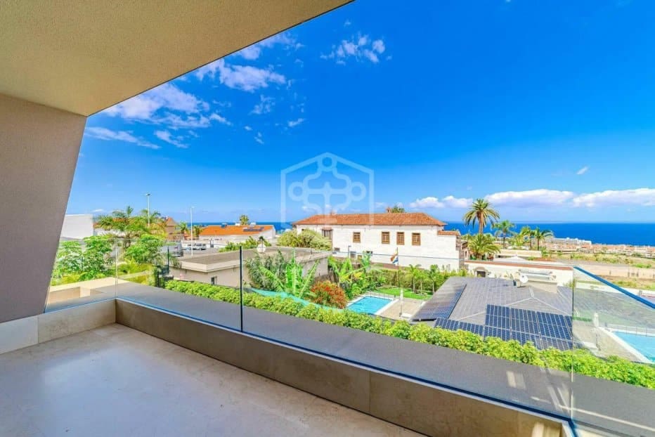 Chalet de 4 habitaciones en Puerto de la Cruz en venta con piscina garaje - 2.400.000 € (Ref: 9673710)