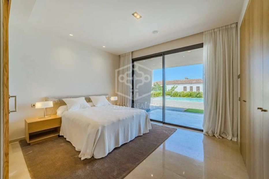 Chalet de 4 habitaciones en Puerto de la Cruz en venta con piscina garaje - 2.400.000 € (Ref: 9673710)