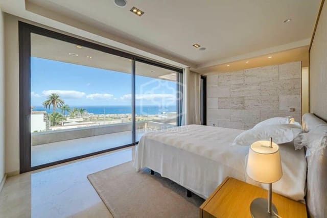 Chalet de 4 habitaciones en Puerto de la Cruz en venta con piscina garaje - 2.400.000 € (Ref: 9673710)