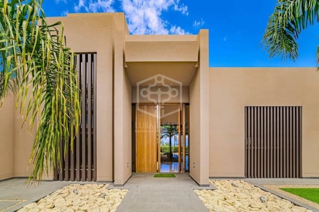 Chalet de 4 habitaciones en Puerto de la Cruz en venta con piscina garaje - 2.400.000 € (Ref: 9673710)