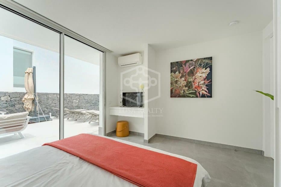 4 sypialnia Willa na sprzedaż w Adeje z basenem garażem - 1 330 000 € (Ref: 9673711)