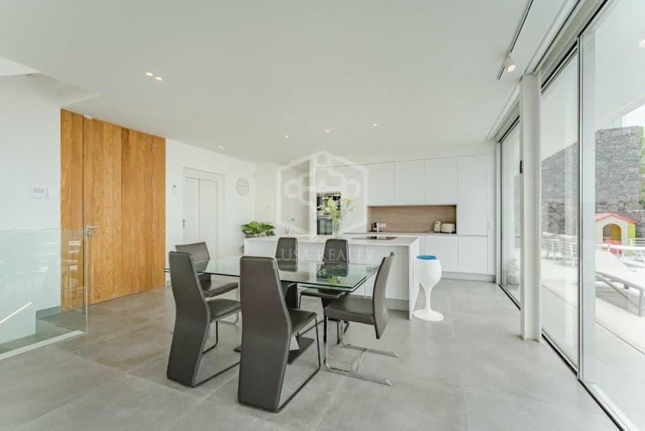 4 sypialnia Willa na sprzedaż w Adeje z basenem garażem - 1 330 000 € (Ref: 9673711)