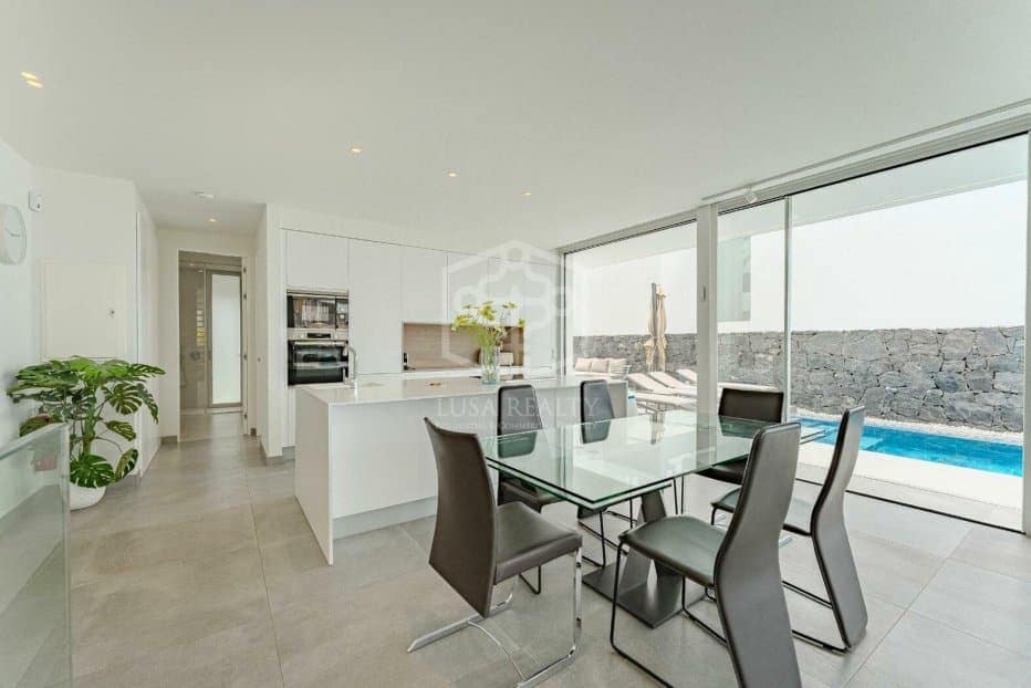 4 sypialnia Willa na sprzedaż w Adeje z basenem garażem - 1 330 000 € (Ref: 9673711)