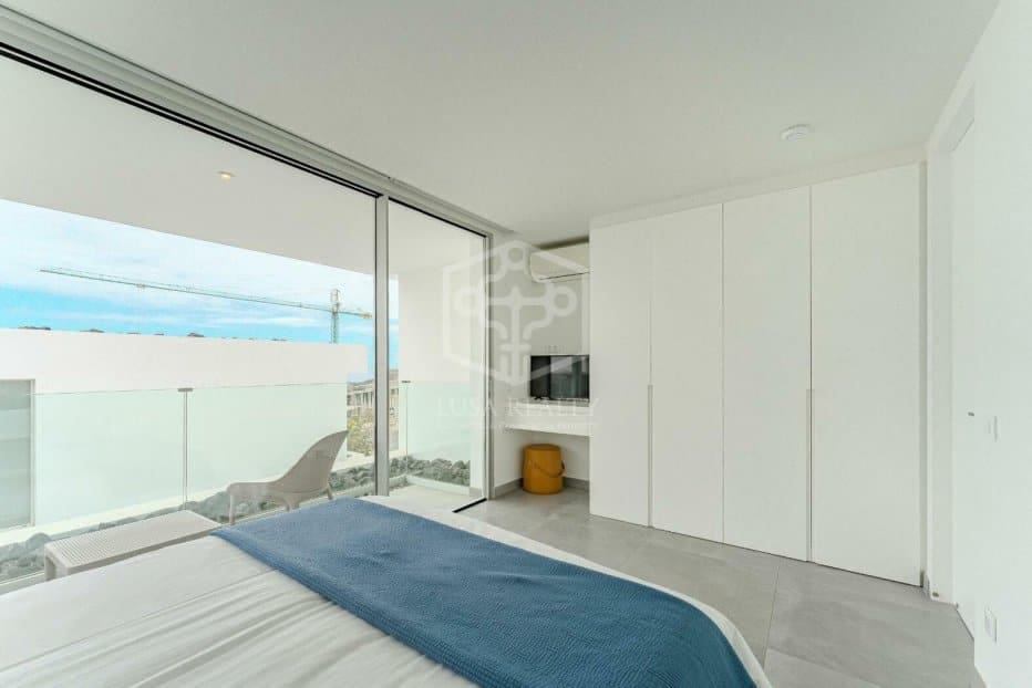 4 sypialnia Willa na sprzedaż w Adeje z basenem garażem - 1 330 000 € (Ref: 9673711)