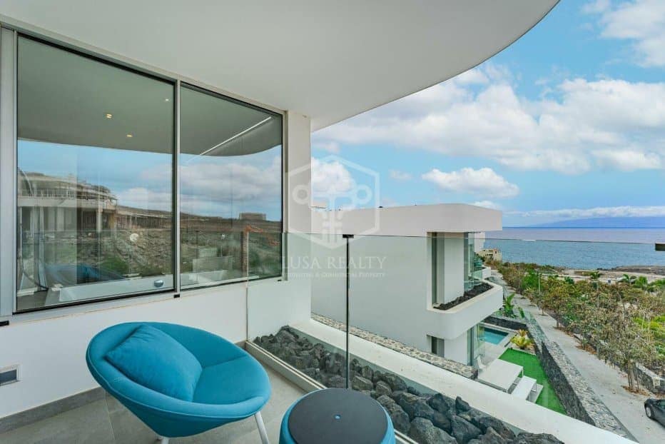 4 sypialnia Willa na sprzedaż w Adeje z basenem garażem - 1 330 000 € (Ref: 9673711)