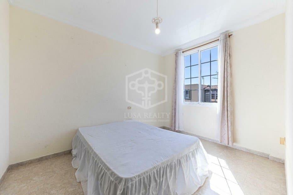 Local Comercial de 14 habitaciones en Arona en venta - 1.230.000 € (Ref: 9673712)