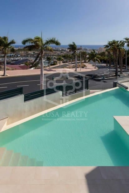 3 slaapkamer Villa te koop in Adeje met zwembad garage - € 1.950.000 (Ref: 9689926)