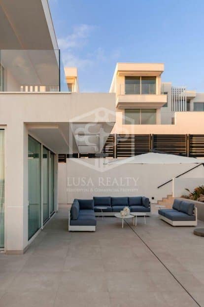 3 slaapkamer Villa te koop in Adeje met zwembad garage - € 1.950.000 (Ref: 9689926)