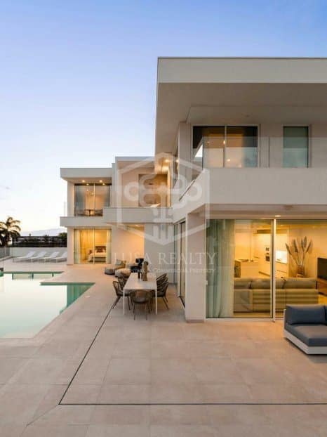 3 slaapkamer Villa te koop in Adeje met zwembad garage - € 1.950.000 (Ref: 9689926)