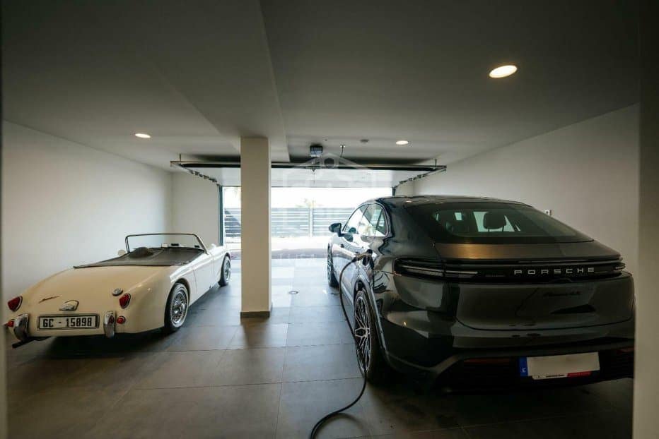 3 soverom Villa til salgs i Adeje med svømmebasseng garasje - € 1 912 000 (Ref: 9689927)