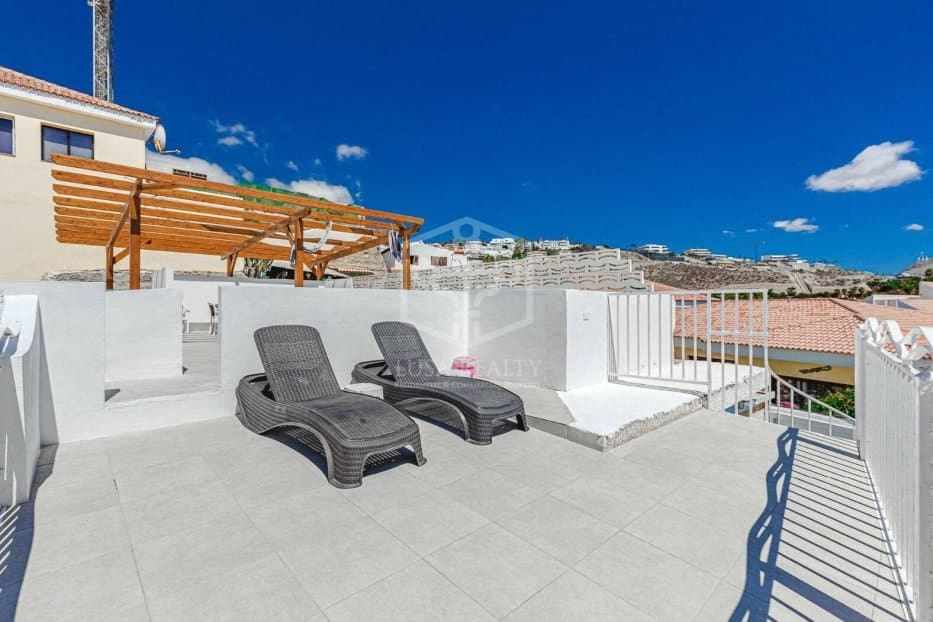 3 soverom Villa til salgs i Adeje med svømmebasseng - € 1 100 000 (Ref: 9714378)