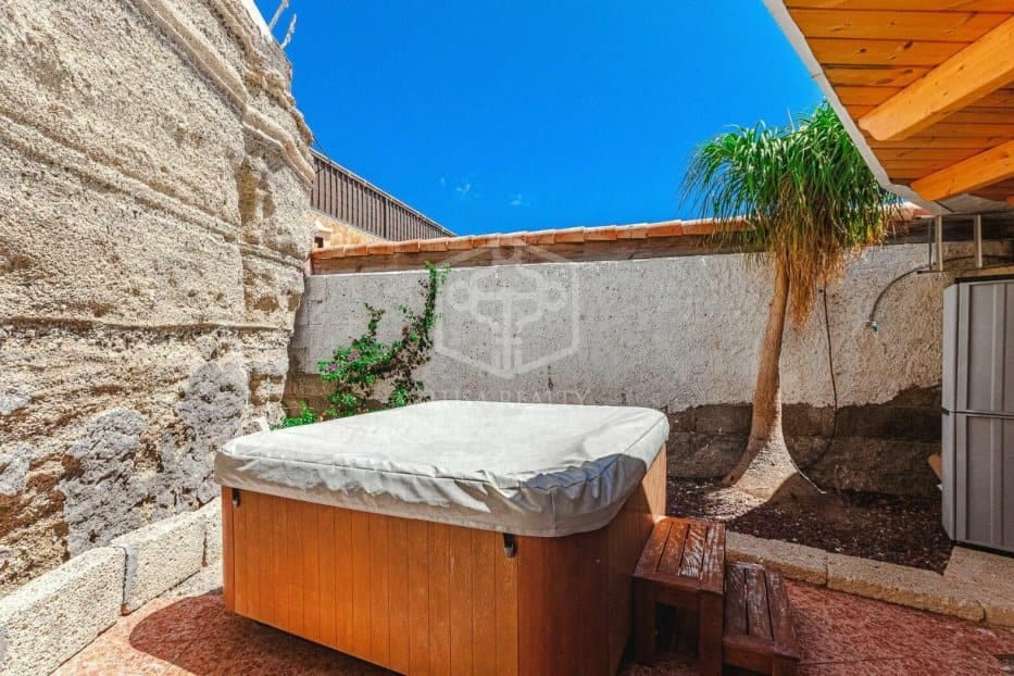 3 soverom Villa til salgs i Adeje med svømmebasseng - € 1 100 000 (Ref: 9714378)