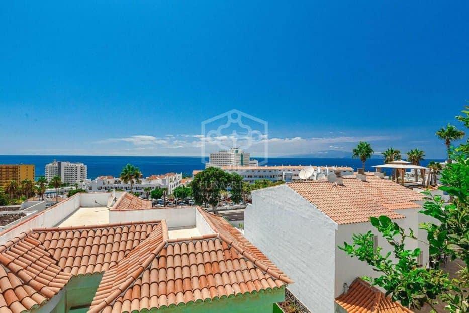 3 soverom Villa til salgs i Adeje med svømmebasseng - € 1 100 000 (Ref: 9714378)