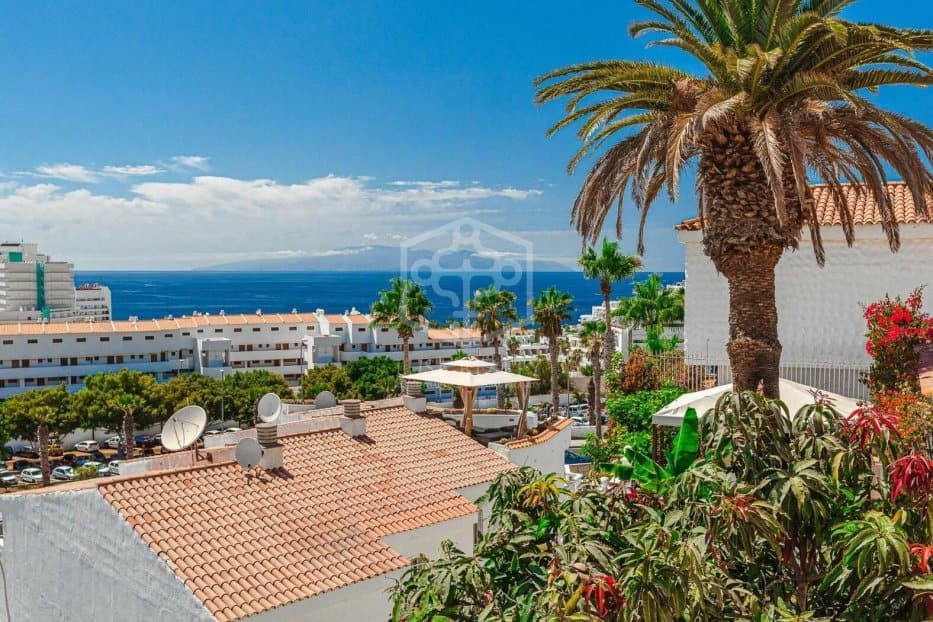 3 soverom Villa til salgs i Adeje med svømmebasseng - € 1 100 000 (Ref: 9714378)