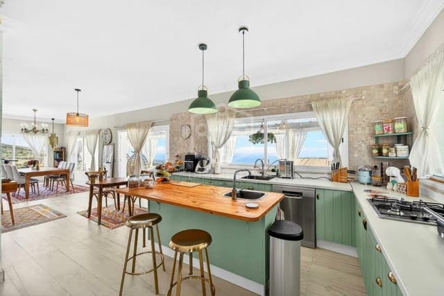 2 soverom Villa til salgs i Guía de Isora med svømmebasseng - € 998 000 (Ref: 9714379)