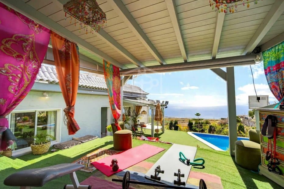 Chalet de 2 habitaciones en Guía de Isora en venta con piscina - 998.000 € (Ref: 9714379)