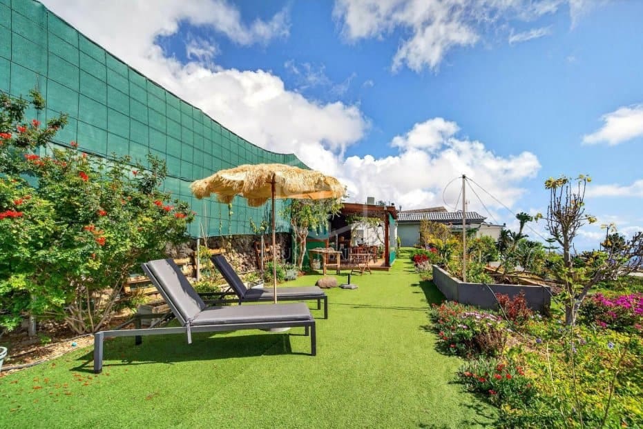 Chalet de 2 habitaciones en Guía de Isora en venta con piscina - 998.000 € (Ref: 9714379)