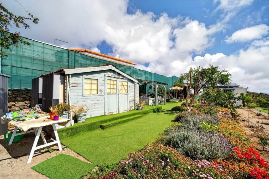 Chalet de 2 habitaciones en Guía de Isora en venta con piscina - 998.000 € (Ref: 9714379)