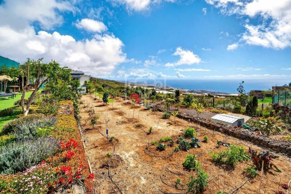 Chalet de 2 habitaciones en Guía de Isora en venta con piscina - 998.000 € (Ref: 9714379)