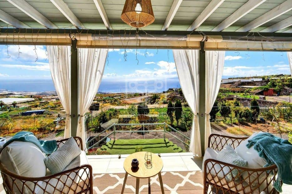 Chalet de 2 habitaciones en Guía de Isora en venta con piscina - 998.000 € (Ref: 9714379)