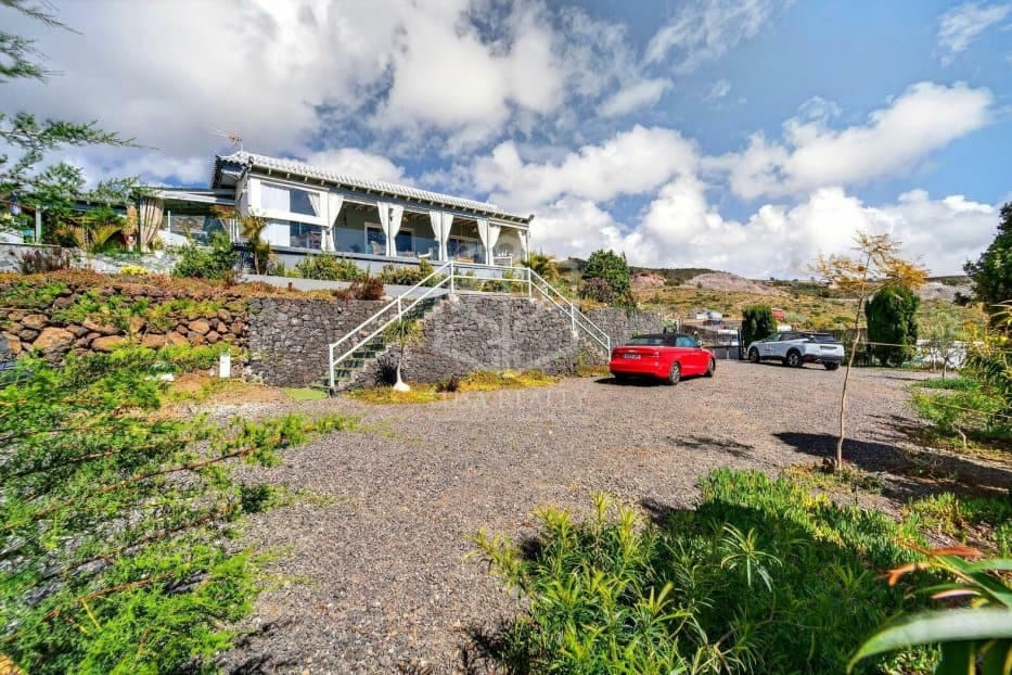 Chalet de 2 habitaciones en Guía de Isora en venta con piscina - 998.000 € (Ref: 9714379)