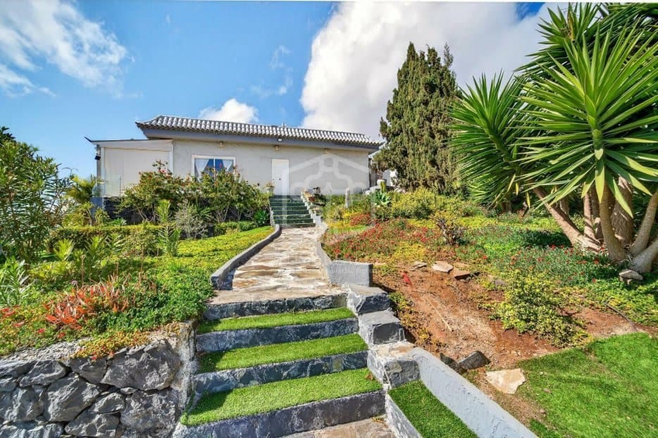 Chalet de 2 habitaciones en Guía de Isora en venta con piscina - 998.000 € (Ref: 9714379)