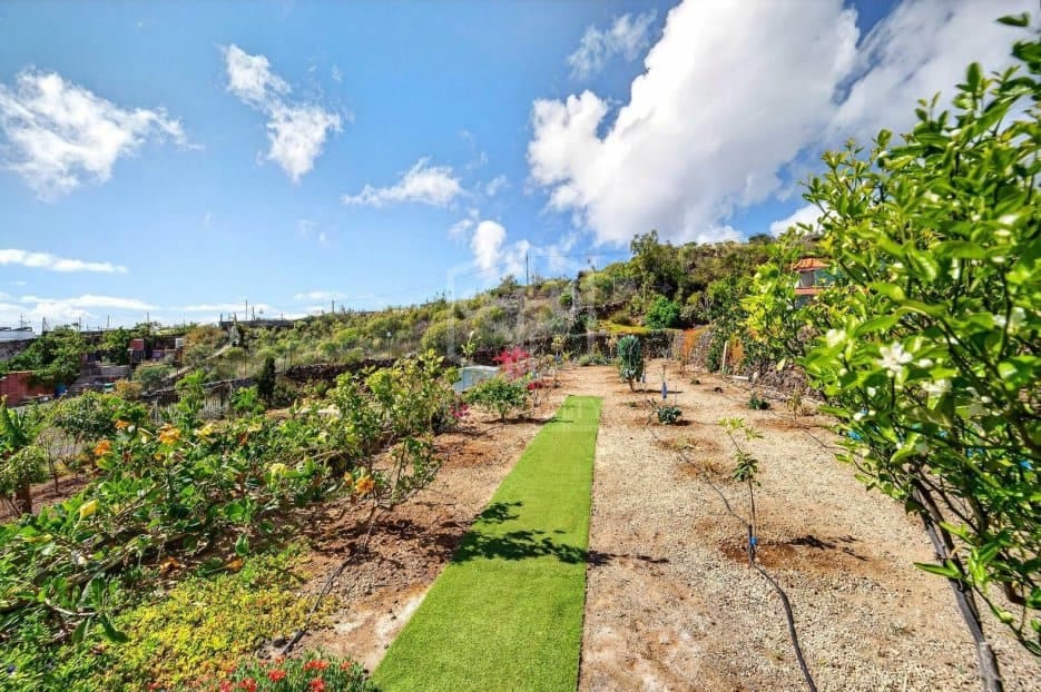 Chalet de 2 habitaciones en Guía de Isora en venta con piscina - 998.000 € (Ref: 9714379)