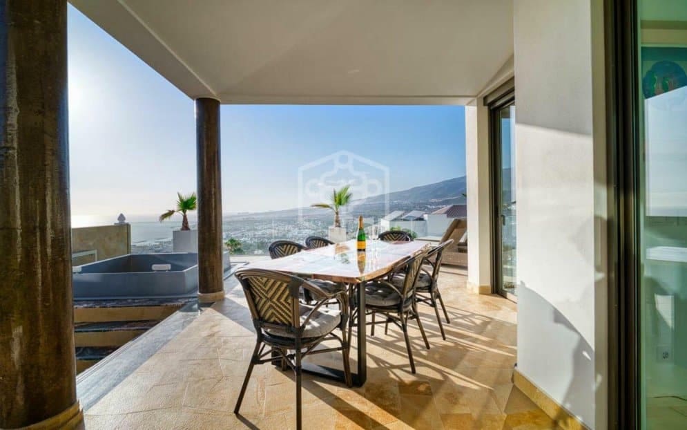 4 sypialnia Willa na sprzedaż w Adeje z basenem garażem - 5 500 000 € (Ref: 9731555)