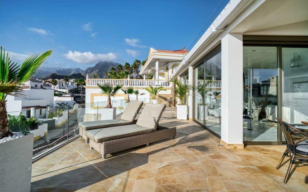 4 sypialnia Willa na sprzedaż w Adeje z basenem garażem - 5 500 000 € (Ref: 9731555)