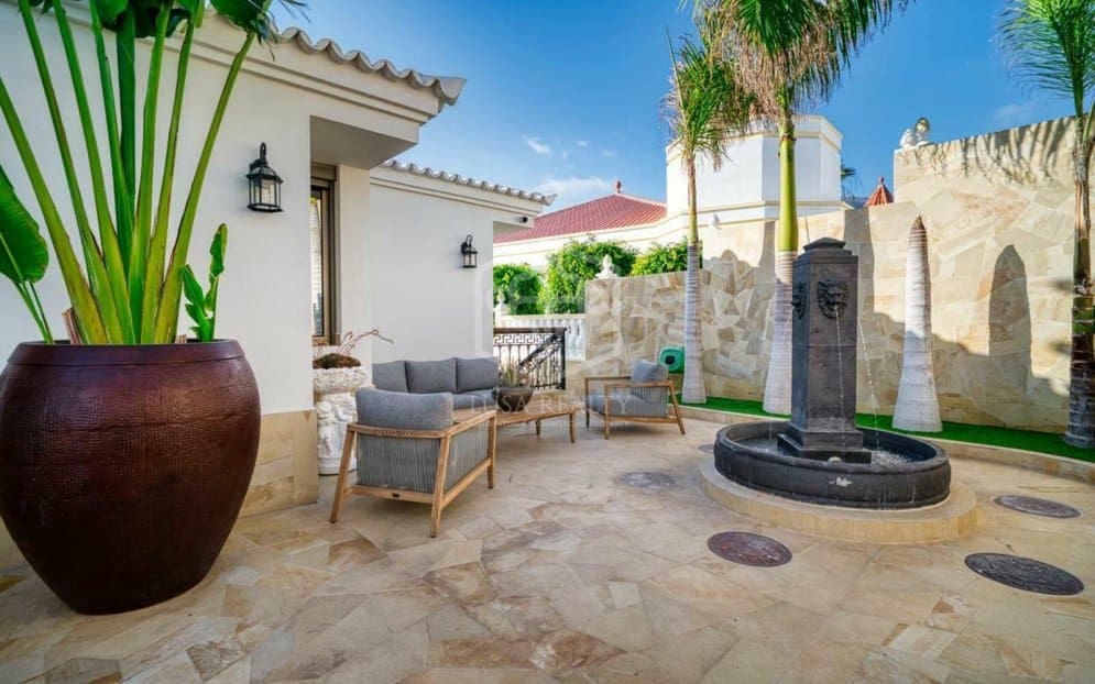 4 sypialnia Willa na sprzedaż w Adeje z basenem garażem - 5 500 000 € (Ref: 9731555)