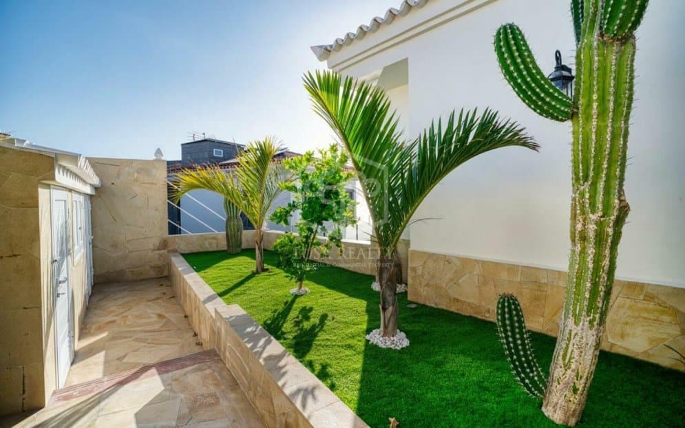 4 sypialnia Willa na sprzedaż w Adeje z basenem garażem - 5 500 000 € (Ref: 9731555)