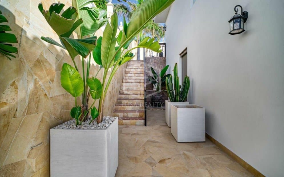 4 sypialnia Willa na sprzedaż w Adeje z basenem garażem - 5 500 000 € (Ref: 9731555)