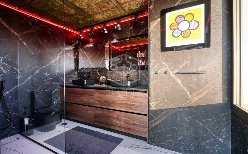 4 sypialnia Willa na sprzedaż w Adeje z basenem garażem - 5 500 000 € (Ref: 9731555)