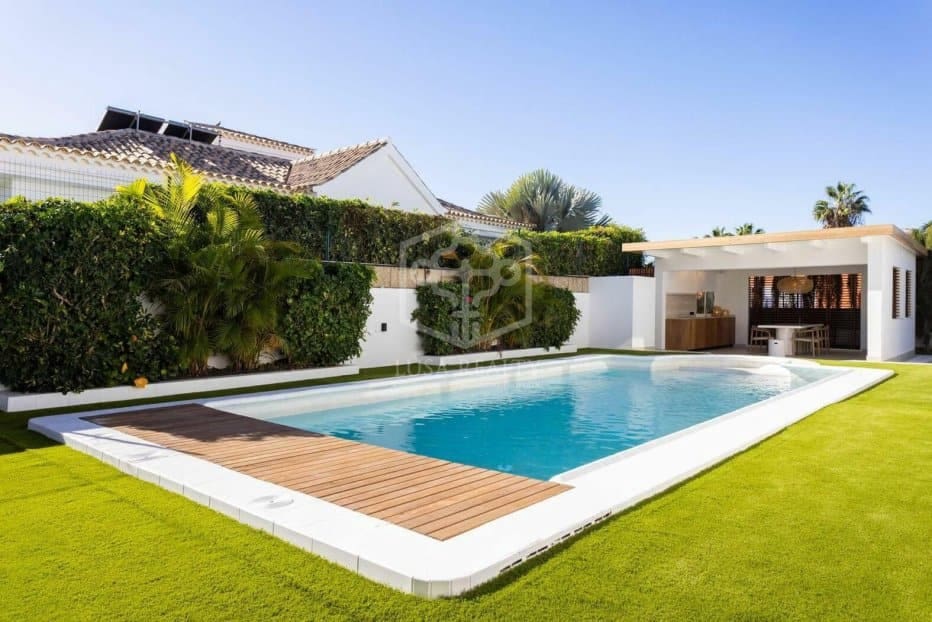 5 slaapkamer Villa te koop in Adeje met zwembad - € 3.300.000 (Ref: 9731556)