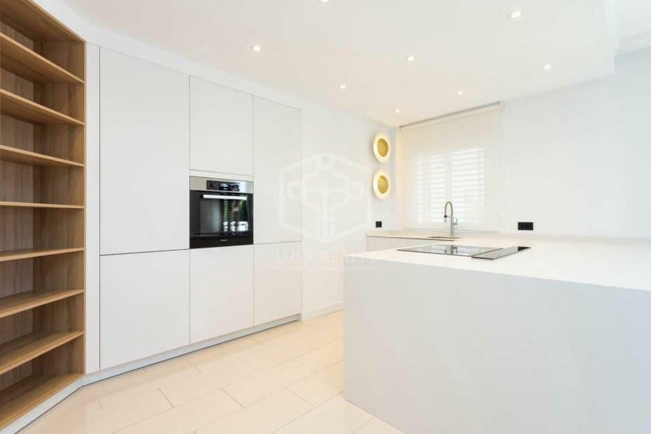 5 slaapkamer Villa te koop in Adeje met zwembad - € 3.300.000 (Ref: 9731556)