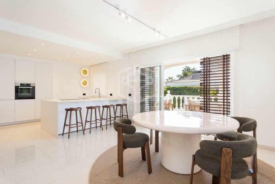 5 slaapkamer Villa te koop in Adeje met zwembad - € 3.300.000 (Ref: 9731556)