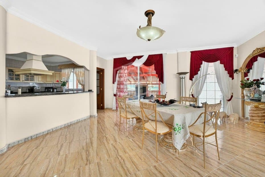 14 soverom Villa til salgs i Adeje med svømmebasseng garasje - € 2 590 000 (Ref: 9755129)