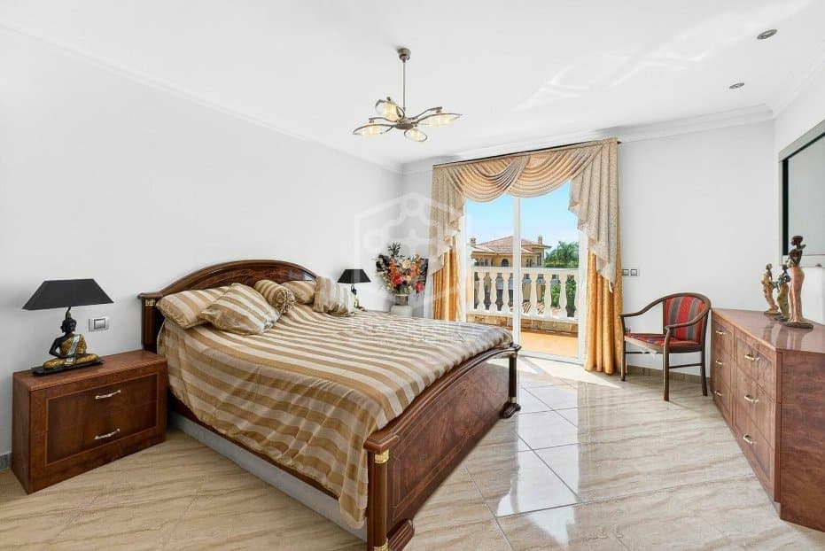 14 soverom Villa til salgs i Adeje med svømmebasseng garasje - € 2 590 000 (Ref: 9755129)