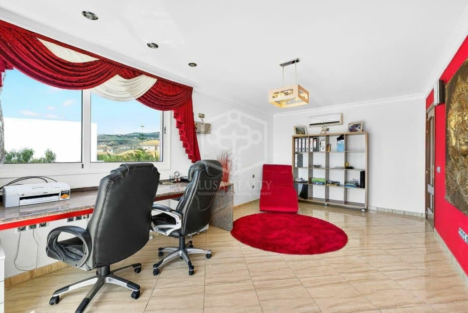 14 soverom Villa til salgs i Adeje med svømmebasseng garasje - € 2 590 000 (Ref: 9755129)