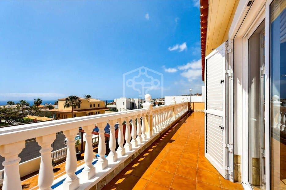 14 soverom Villa til salgs i Adeje med svømmebasseng garasje - € 2 590 000 (Ref: 9755129)