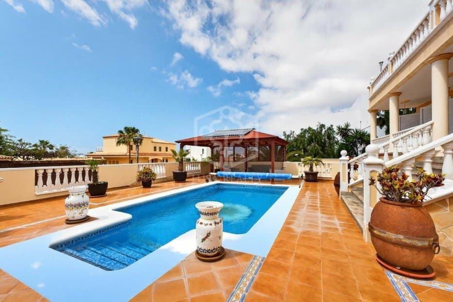 14 soverom Villa til salgs i Adeje med svømmebasseng garasje - € 2 590 000 (Ref: 9755129)