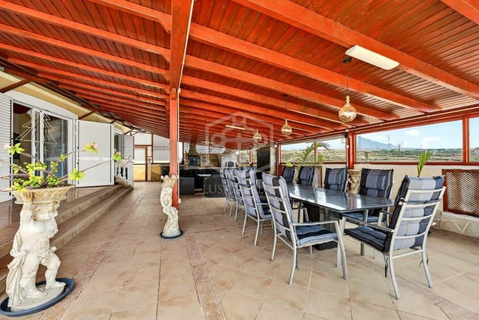 14 soverom Villa til salgs i Adeje med svømmebasseng garasje - € 2 590 000 (Ref: 9755129)