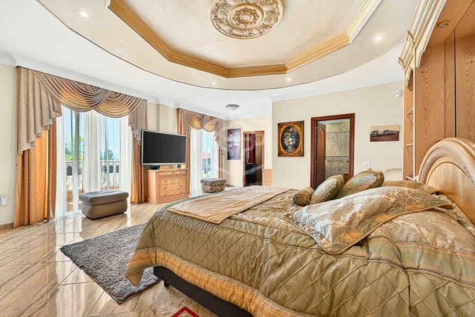 14 soverom Villa til salgs i Adeje med svømmebasseng garasje - € 2 590 000 (Ref: 9755129)