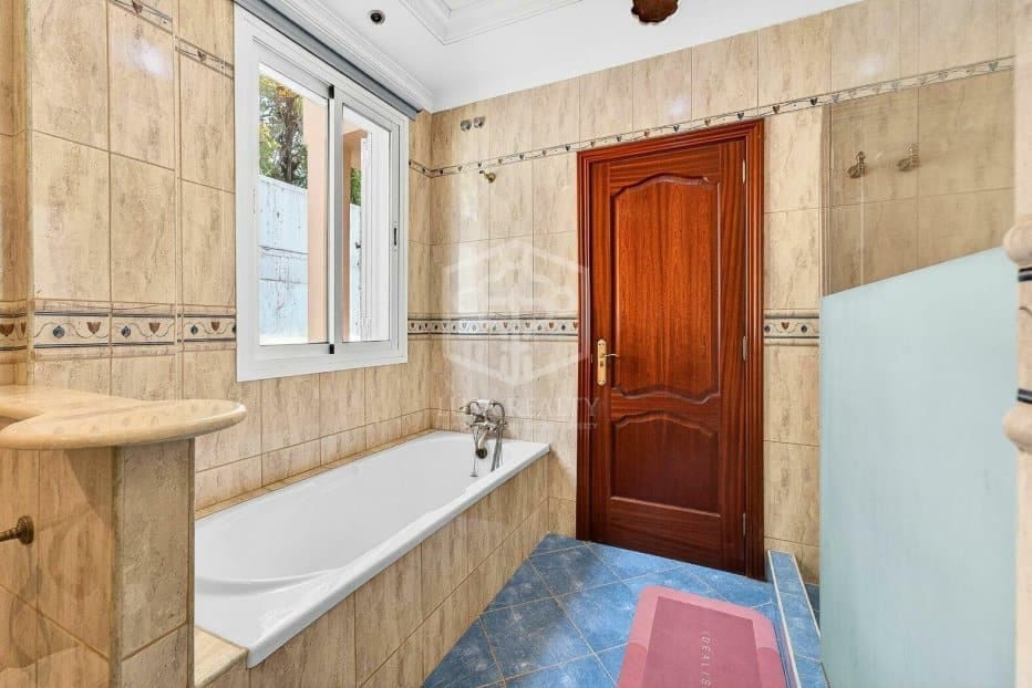 14 soverom Villa til salgs i Adeje med svømmebasseng garasje - € 2 590 000 (Ref: 9755129)